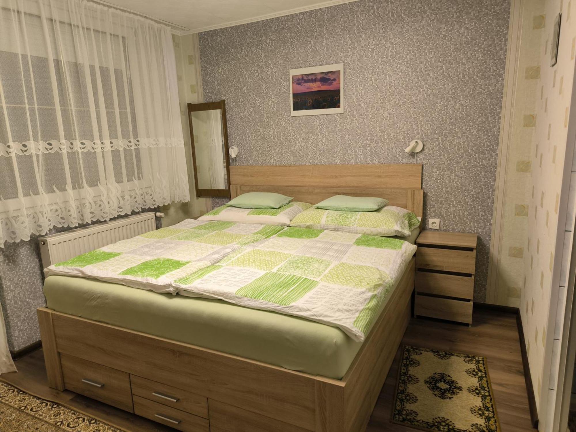 Bük Karolin Apartman מראה חיצוני תמונה
